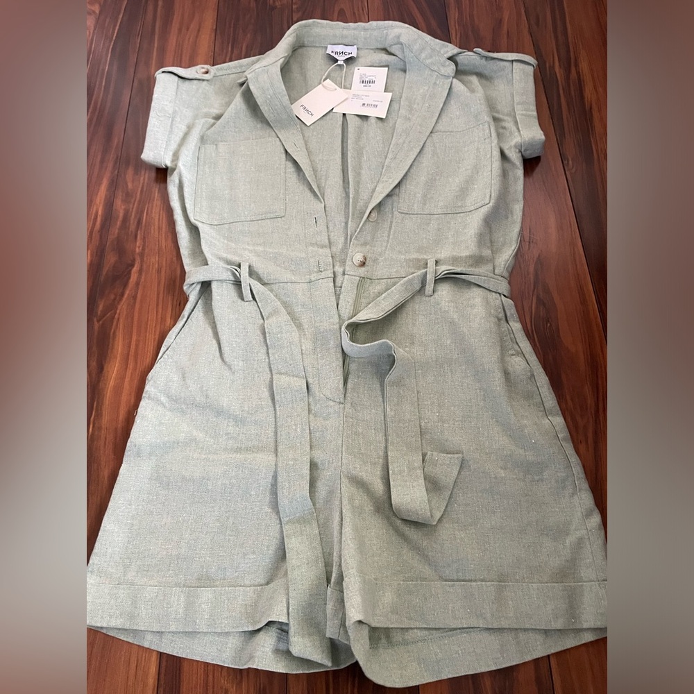 Sumer short sleeve romper FRNCH Parisian style Pistachio color utilitarian style